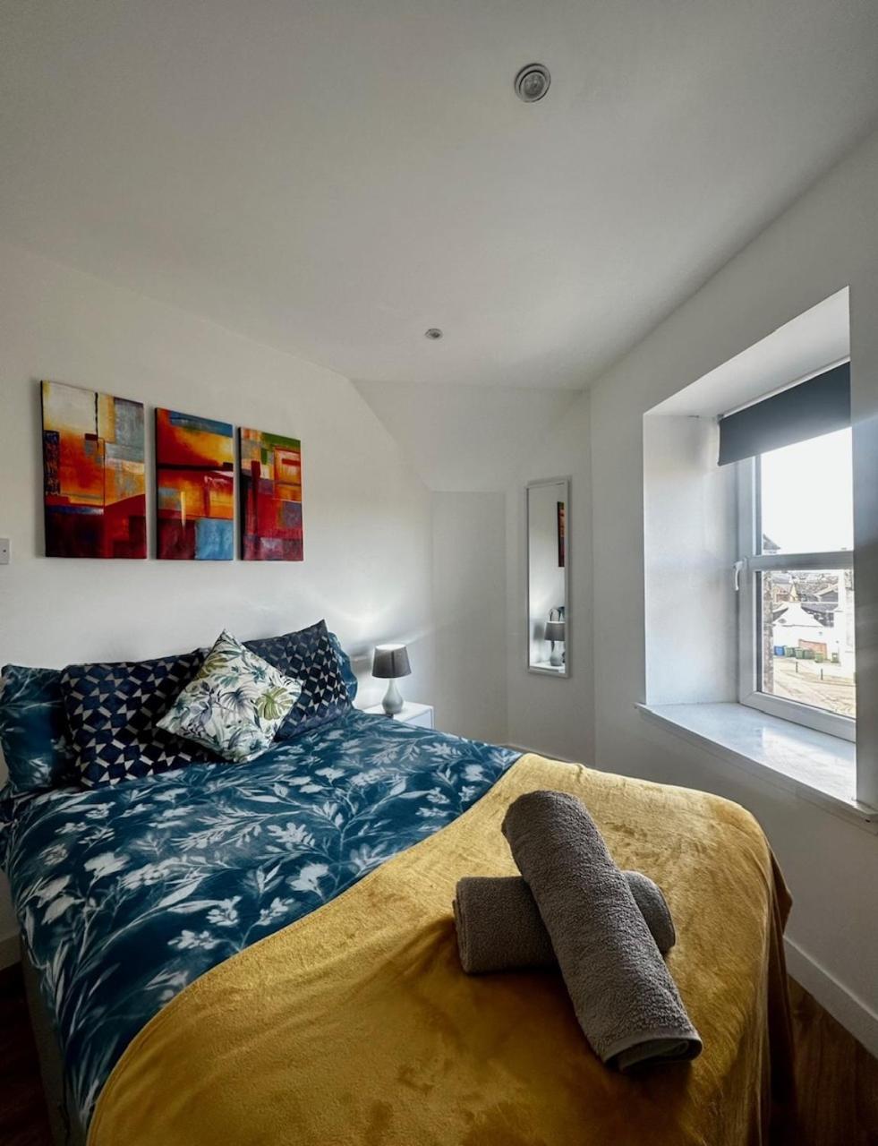 3-Bedroom Flat In The City Centre Next To The River Ness 因弗内斯 外观 照片