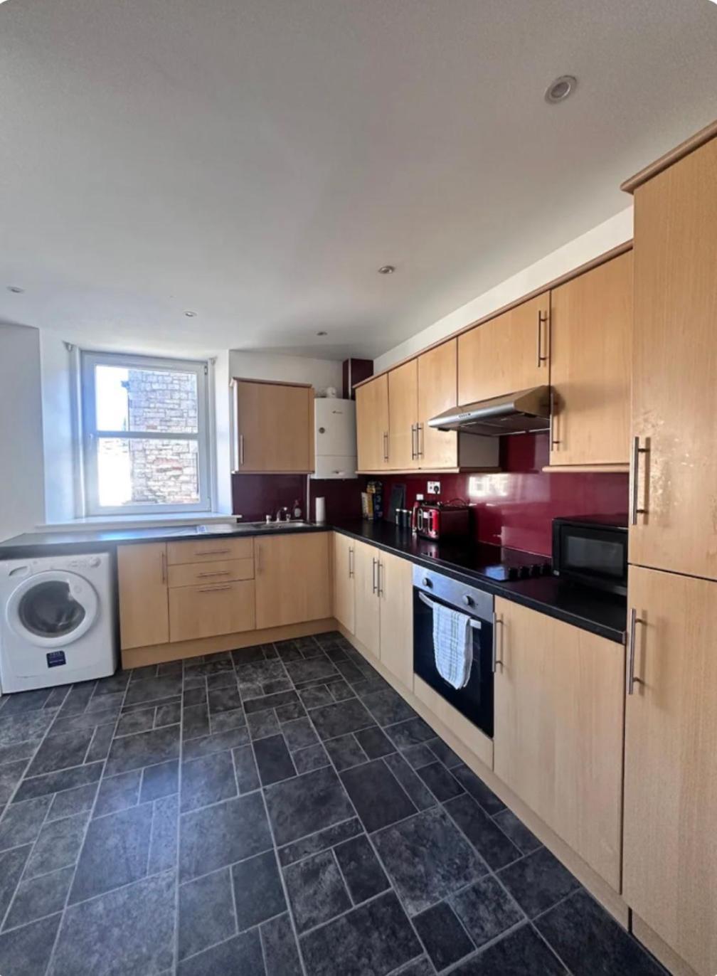 3-Bedroom Flat In The City Centre Next To The River Ness 因弗内斯 外观 照片