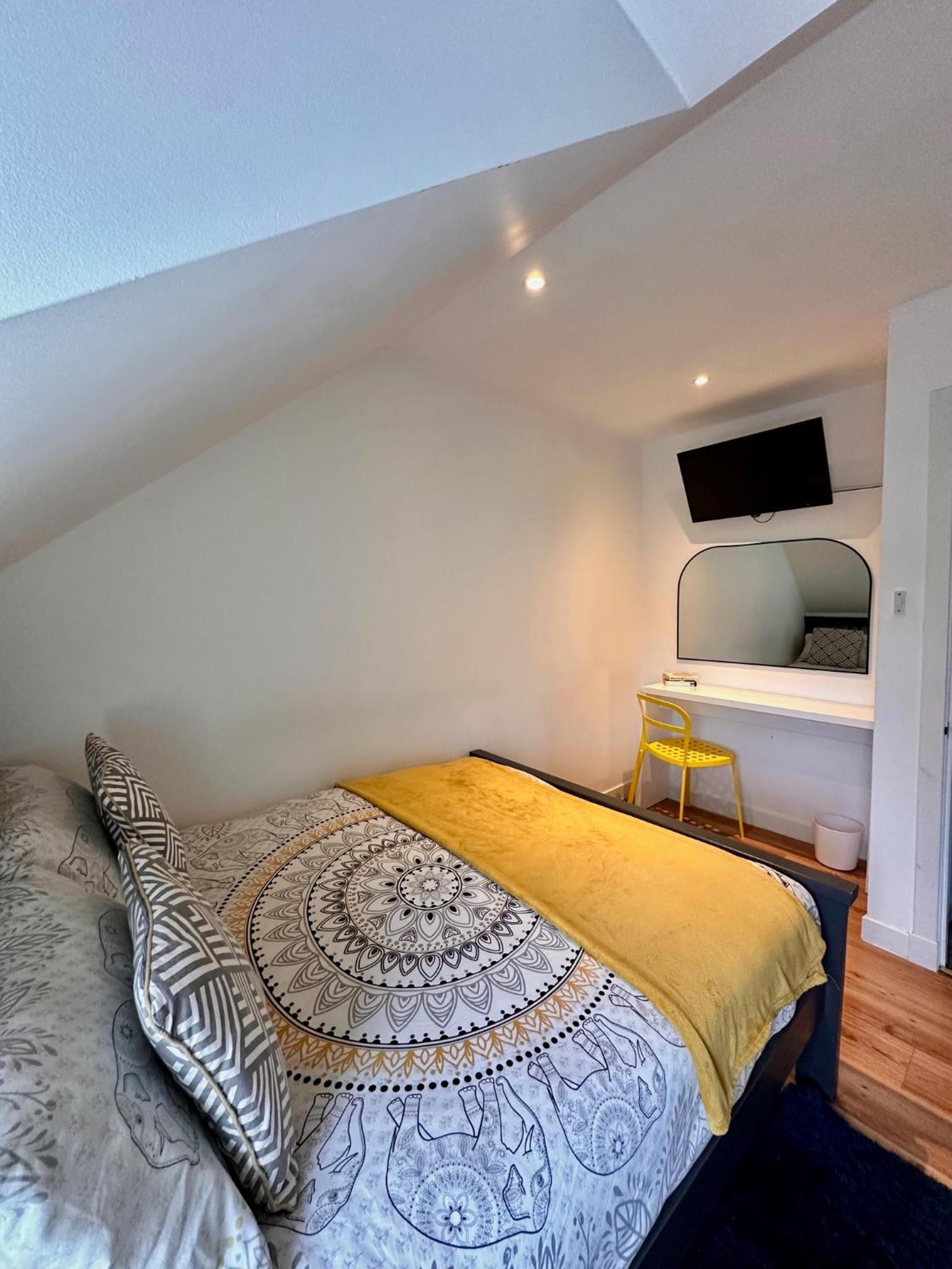 3-Bedroom Flat In The City Centre Next To The River Ness 因弗内斯 外观 照片