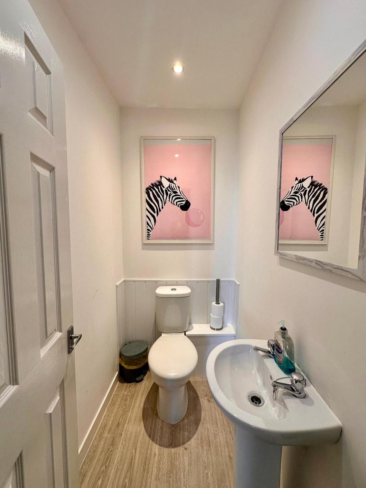 3-Bedroom Flat In The City Centre Next To The River Ness 因弗内斯 外观 照片